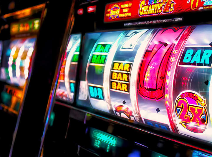 Online Slot Games and Social Media: A Growing Trend